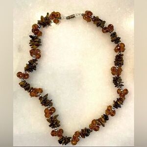 NWOT amber or tiger eye colored beaded stones necklace